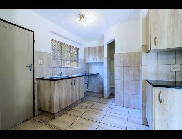 2 BEDROOM TOWNHOUSE FOR SALE IN ROODEKRANS